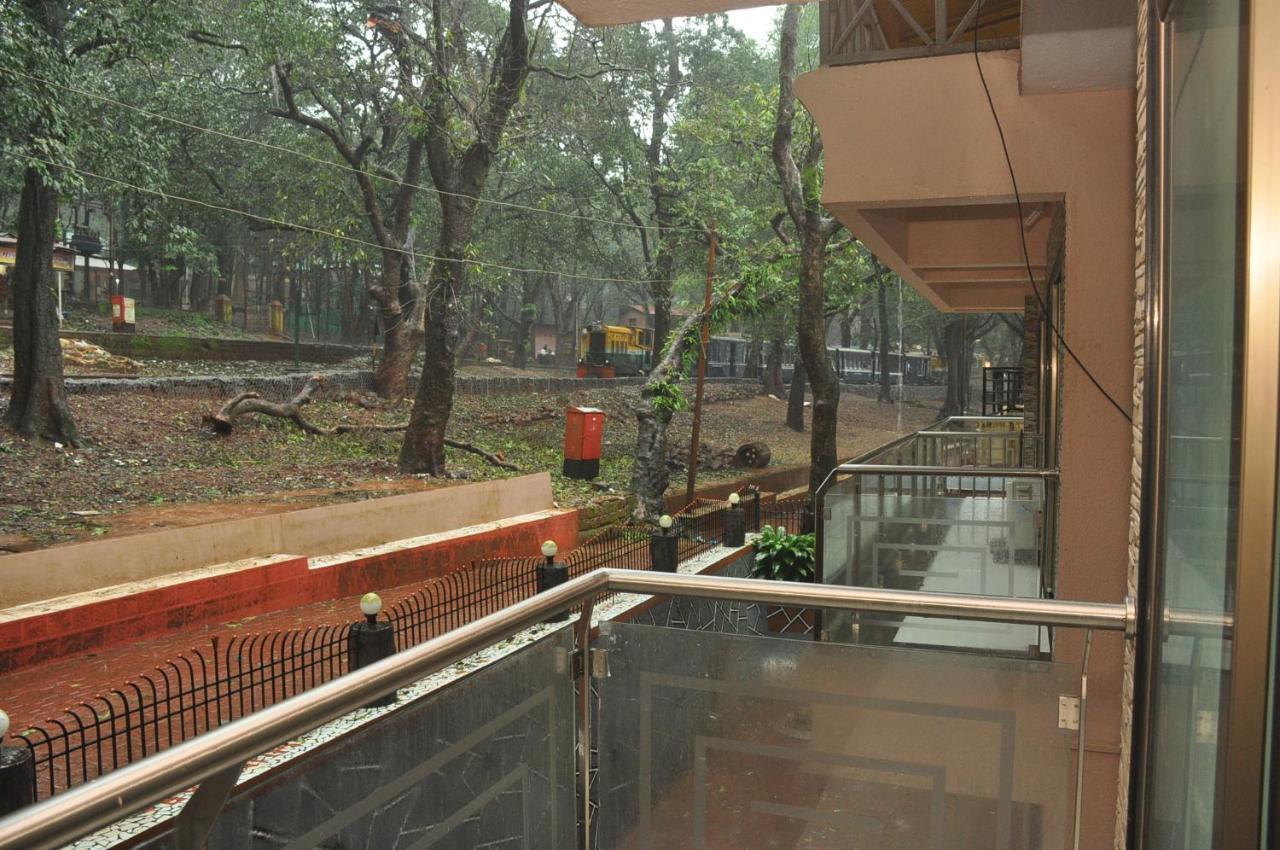 Hunjar House Hotel Panvel Extérieur photo